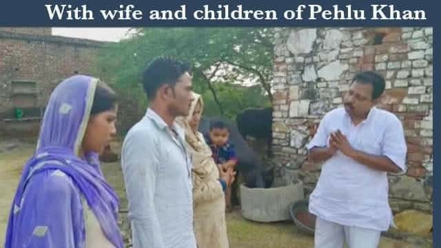Saleem Madavoor with the wife and children of Pehlu Khan